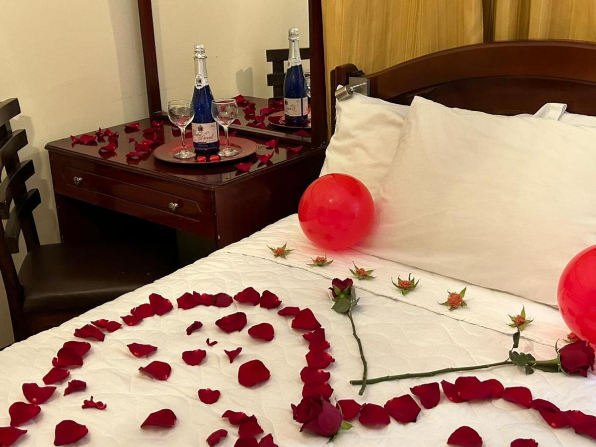 Hotel Casa Franciscana Quito Bagian luar foto